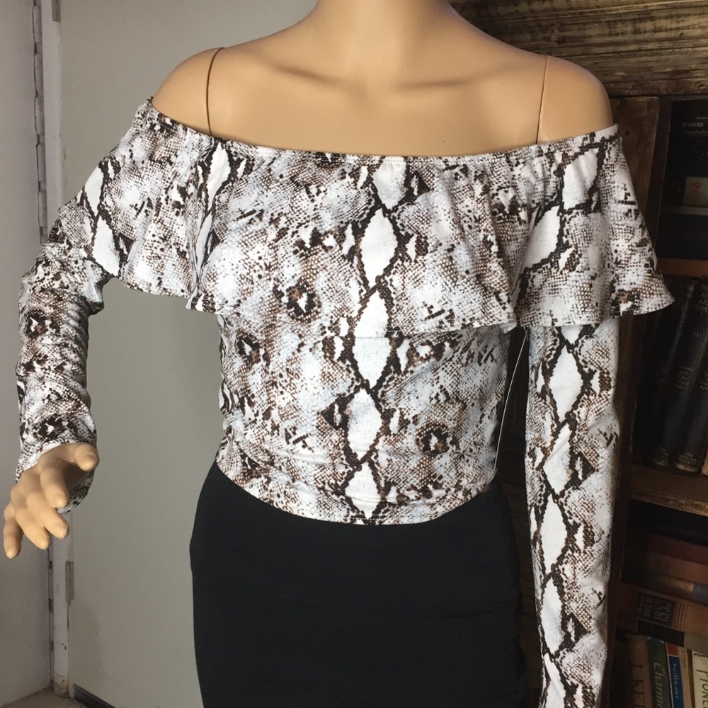 🆕 Off the shoulder ruffle long sleeve